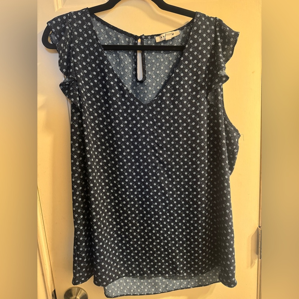 Preview Dark Navy and White Floral Top
